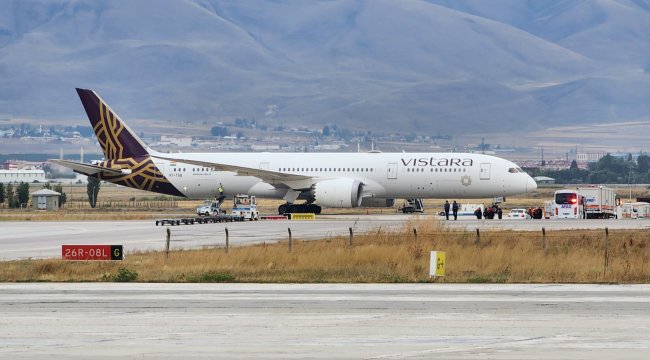 Erzurum Havalimanı&#039;na Bomba İhbarı Nedeniyle Zorunlu İniş: Güvenlik Önlemleri Üst Seviyede