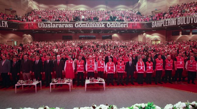 4. Kırmızı Yelek Uluslararası Gönüllülük Ödülleri Sahiplerini Buldu