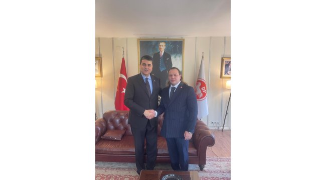 Alper Şenol Demokrat Parti Karabağlar İlçe Başkanı Oldu