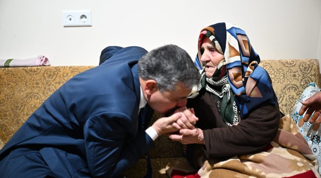Vali Çiftçi&#039;den 91 Yaşındaki Naciye Nineye Ziyaret
