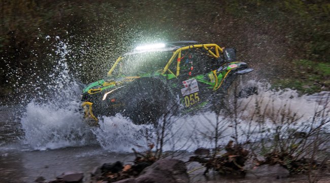 Yağmur Altında Büyük Çekişme