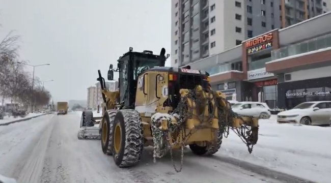 Büyükşehir Belediyesi Karla Mücadele Çalışmalarını Sürdürüyor