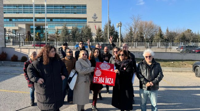 Hayvan Hakları Savunucuları, Yasa’yı İptal Et diyen İmzaları AYM’ye Teslim Etti