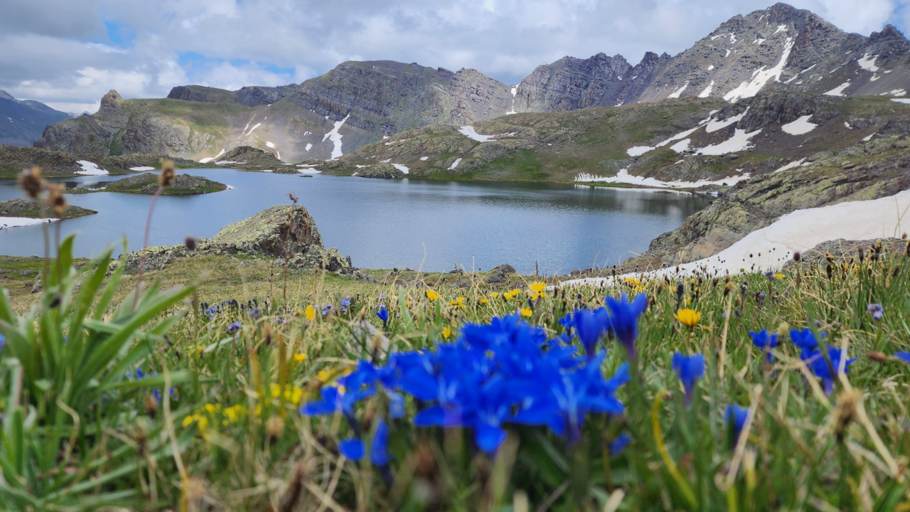 İspir Yedigöller: Kaçkarların Zirvesinde Doğanın Sessiz Mucizesi