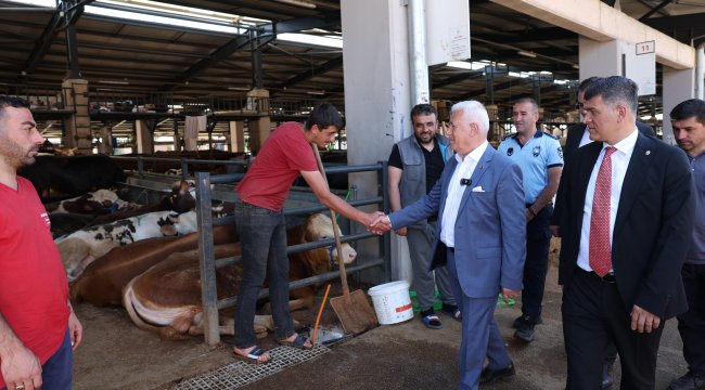 Başkan Bozbey&#039;den Kurban Pazarı&#039;na ziyaret