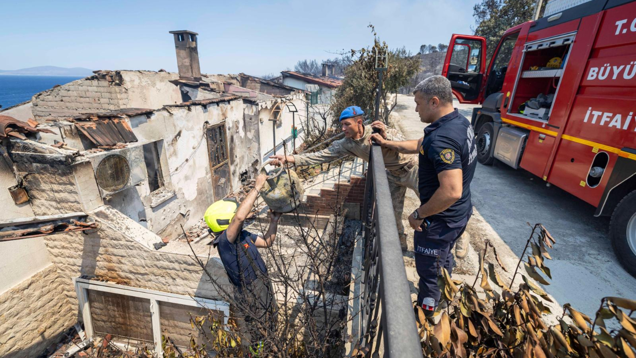 Son üç günde çıkan yangınlar yaklaşık 10 bin hektarlık alanı küle çevirdi