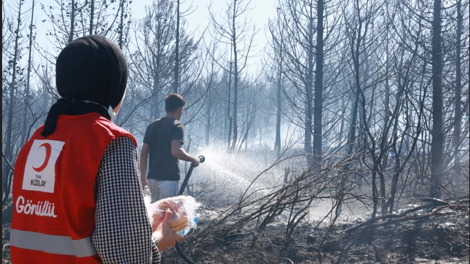 Türk Kızılay&#039;ın Orman Yangınlarıyla Mücadeleye Desteği Aralıksız Sürüyor