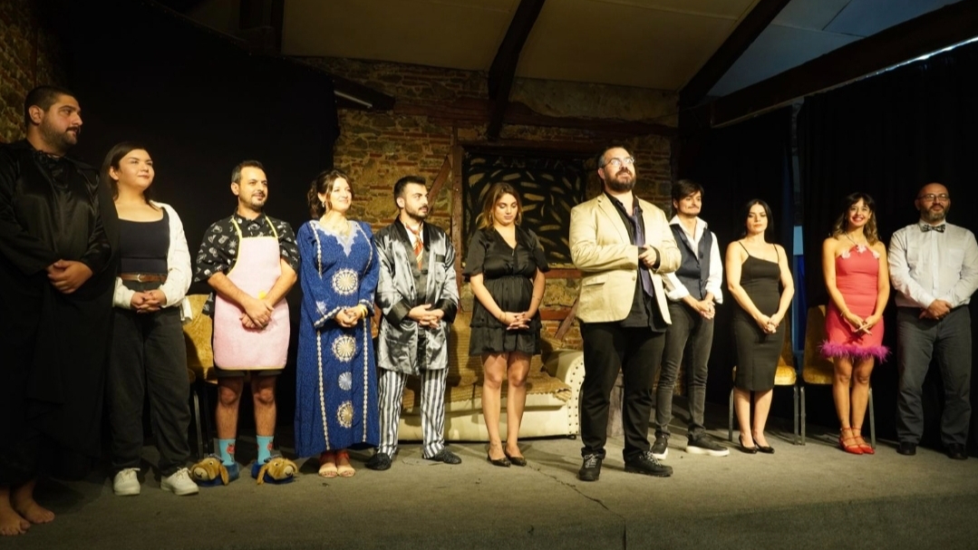 Tiyatro Durağı &quot;Emlaktan Baba&quot; Yeni Oyunu