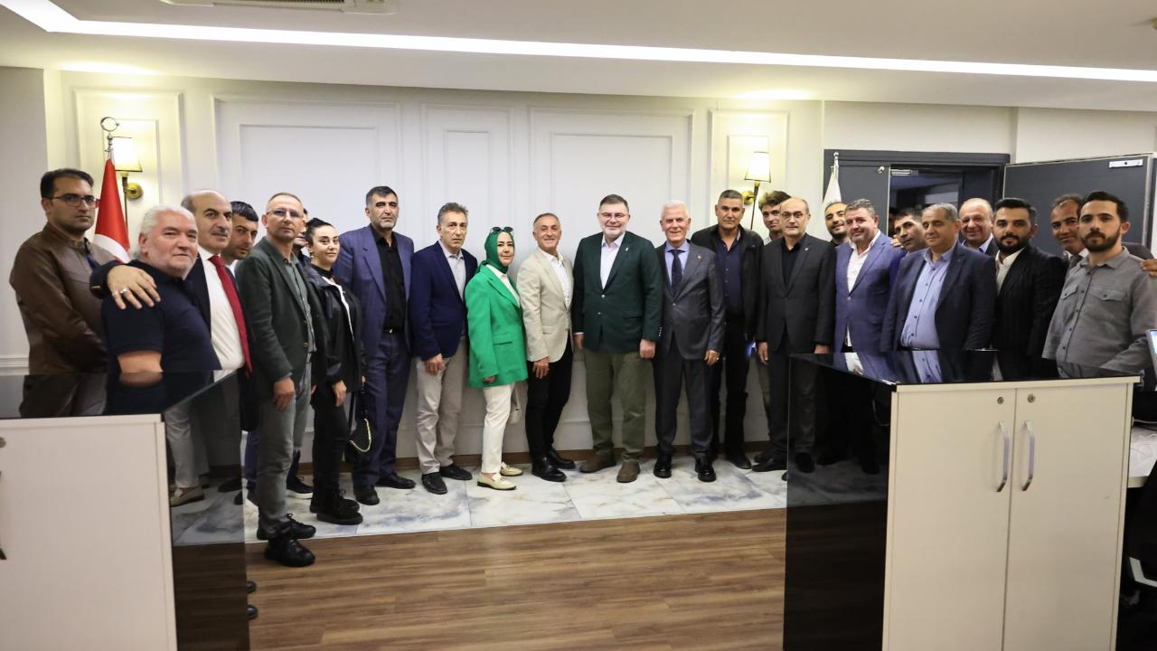 Bornova Erzurumlular Derneği’nden AK Parti İzmir İl Başkanlığı’na Nezaket Ziyareti