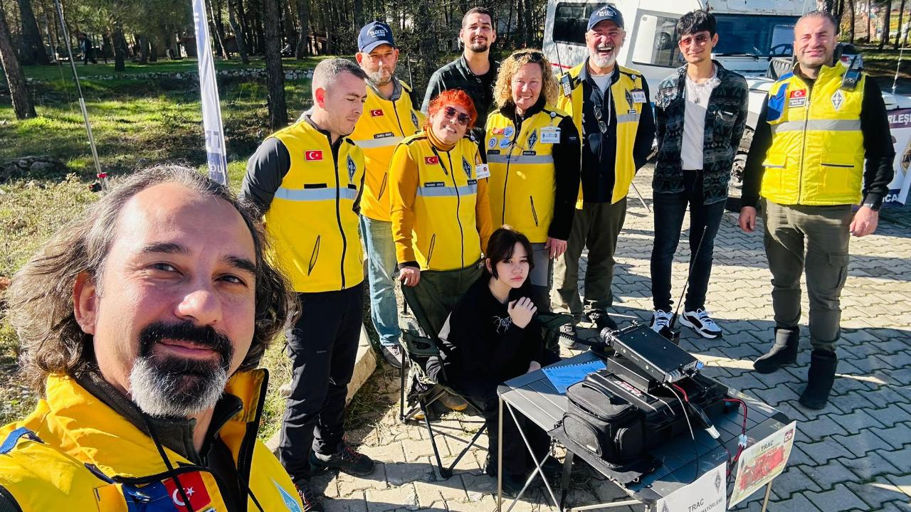 Dijital Çağda &#039;Anlam&#039; Arayışı: Amatör Telsizcilik Neden Hâlâ Direniyor?