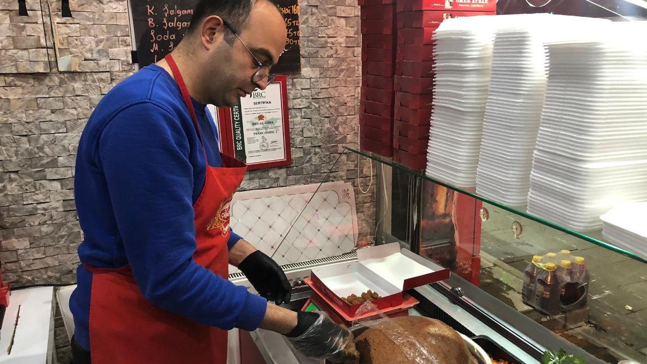 Her Gramı Aynı, Her Lokması Lezzet: Erzurum’un Öne Çıkan Çiğ Köftecisi