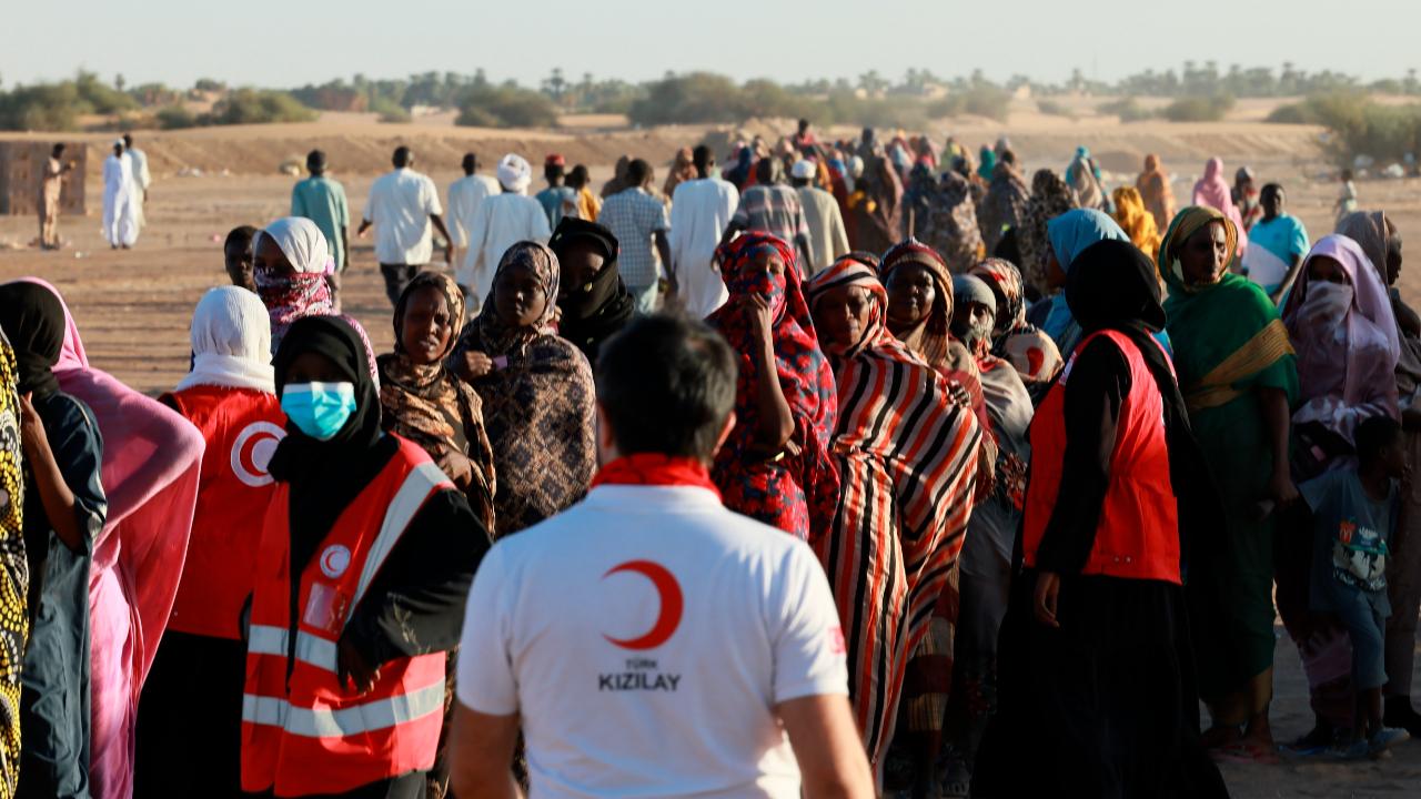 TÜRK KIZILAY’DAN SUDAN’DA YERİNDEN EDİLENLERE GIDA DESTEĞİ