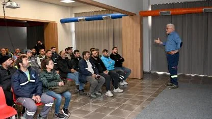 KUŞADASI BELEDİYESİ TEMİZLİK İŞLERİ MÜDÜRLÜĞÜ PERSONELİNE ‘GÜVENLİ SÜRÜŞ EĞİTİMİ’