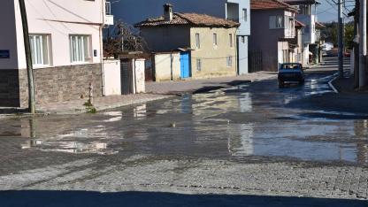 MAHALLE HALKI TEPKİLİ : “BU KURAKLIKTA BU NE BOLLUK ASKİ”