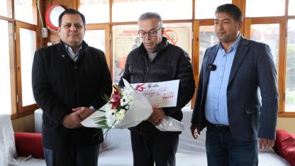 BAŞKAN DURMUŞ’TAN DUYARLI ŞOFÖRE HEDİYE ÇEKİ