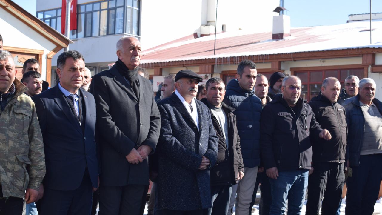 Başkan Özcan: Türk Bayrağı Milletimizin Onurudur