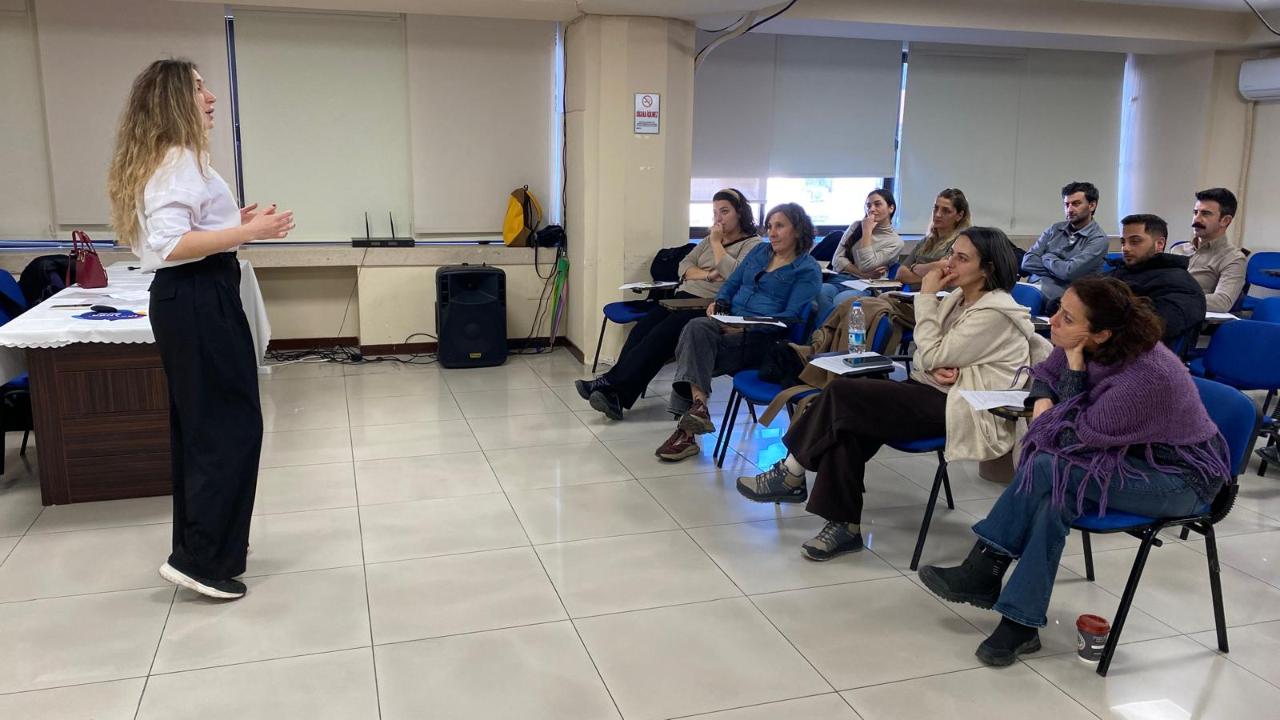 KABUK’tan İzBB personellerine eleştirel medya okuryazarlığı ve dijital şiddet eğitim