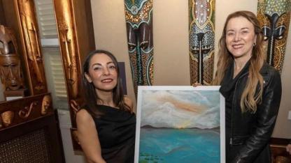 Mimar ve ressam İpek Taşkın Saumell’in “Couples” (Çiftler) adlı kişisel sergisi sanatseverlerle buluştu