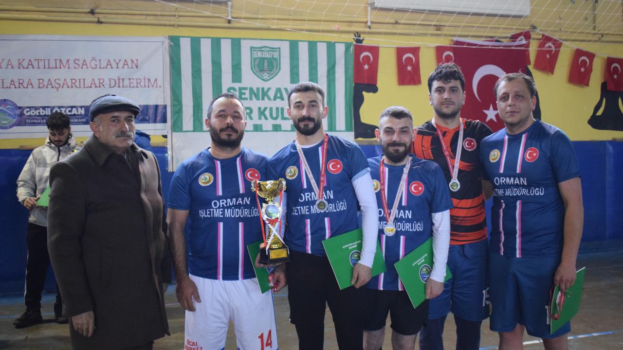 Şenkaya’da Atatürk’e Saygı Salon Futbol Turnuvası Büyük Coşkuyla Tamamlandı
