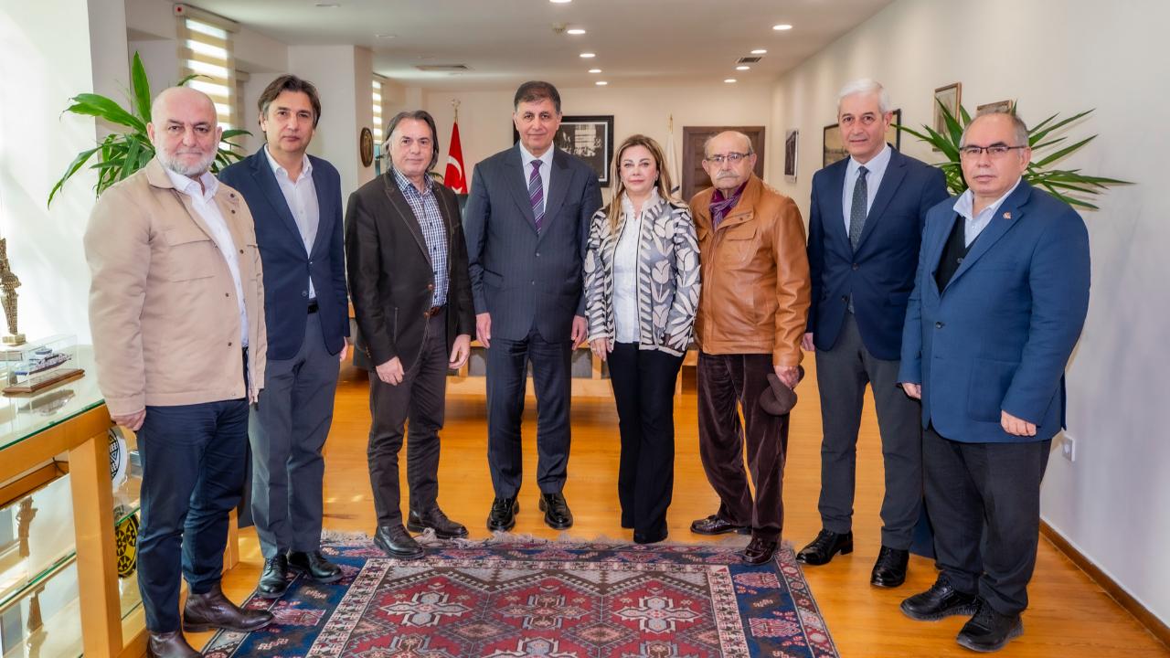 Başkan Tugay'dan Gazetecilere Bayram Öncesi Otopark Müjdesi