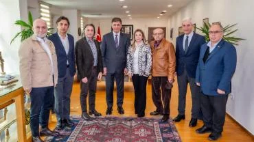 Başkan Tugay'dan Gazetecilere Bayram Öncesi Otopark Müjdesi