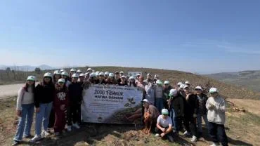 Kaymakam Özgür Azer Kurak Ortaokulu'ndan Doğaya 2000 Fidanlık Katkı