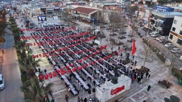 'Urla’da Ramazan’ın bereketi dayanışma sofralarında paylaşıldı'